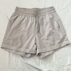 Lululemon Spring Break Away Shorts Size 4 Gray
3.5” inseam